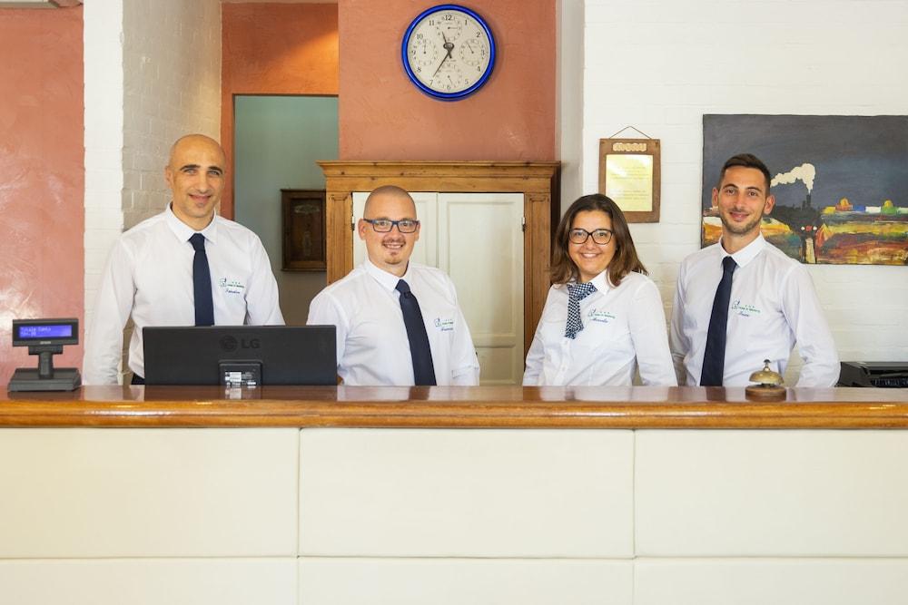 Hotel Al Madarig 3*
