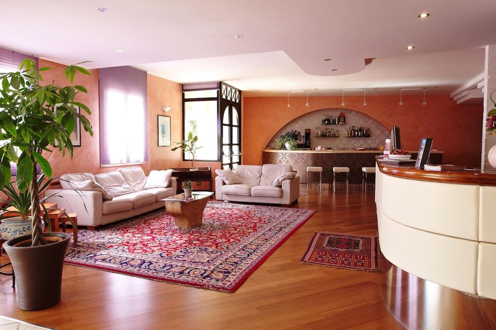 Hotel Al Madarig